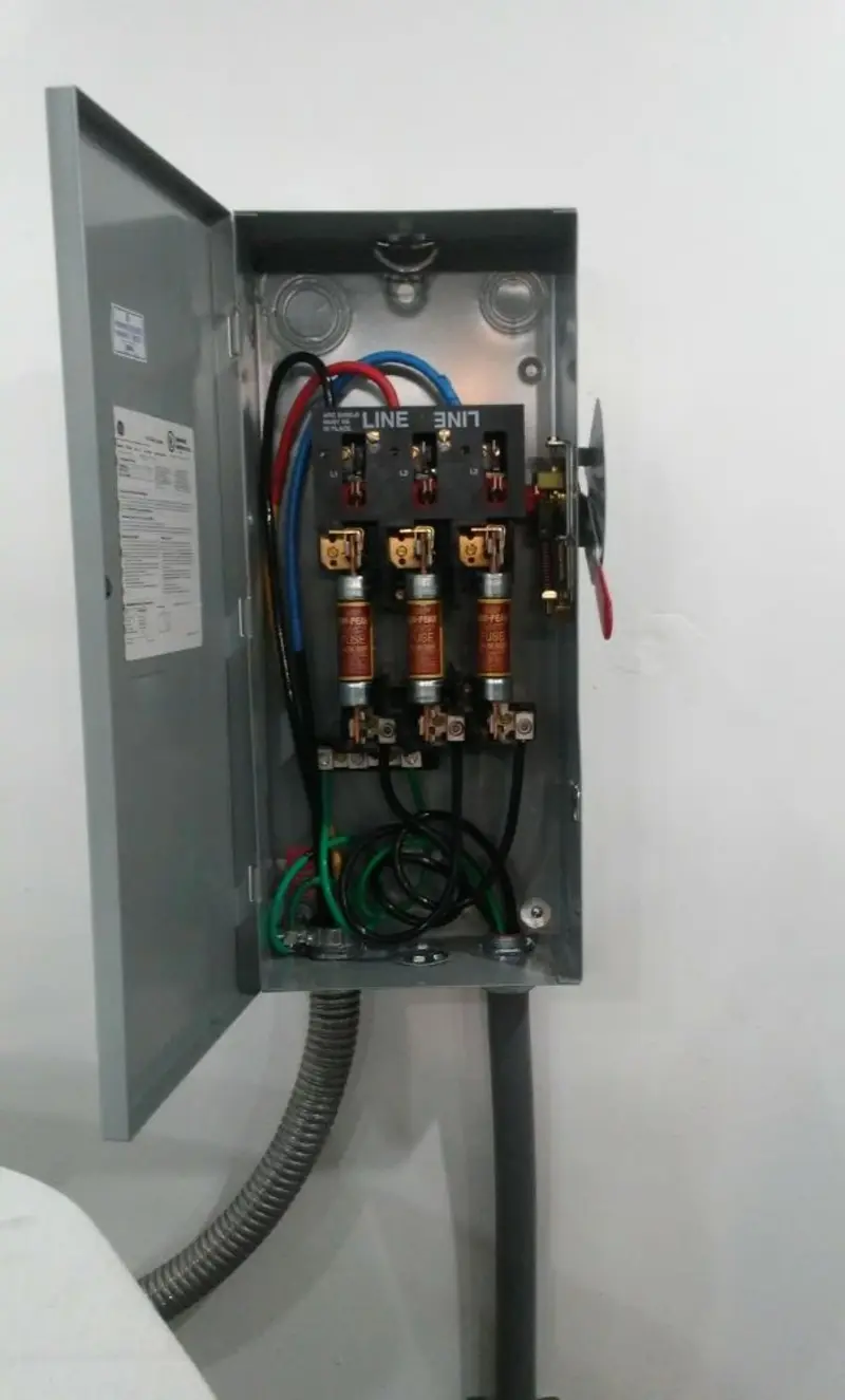 Three-phase disconnect switch installed for Smoke Detector Installation in Iona